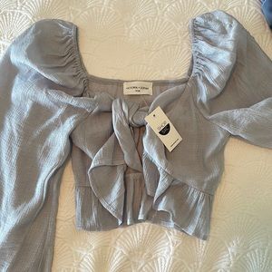 NWT Victoria + Sophia baby blue long sleeve tie front cropped blouse